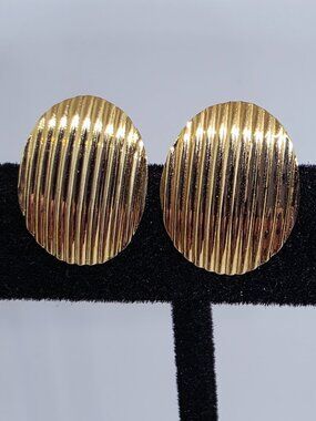 Vintage 14k Yellow Gold Ribbed Oval Stud Earrings - Textured Dome MCM Style